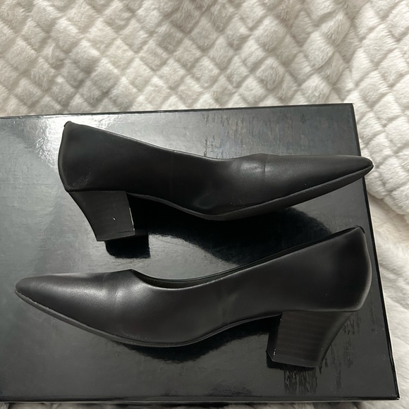 Clarks Kitten Heels - Picture 9 of 11